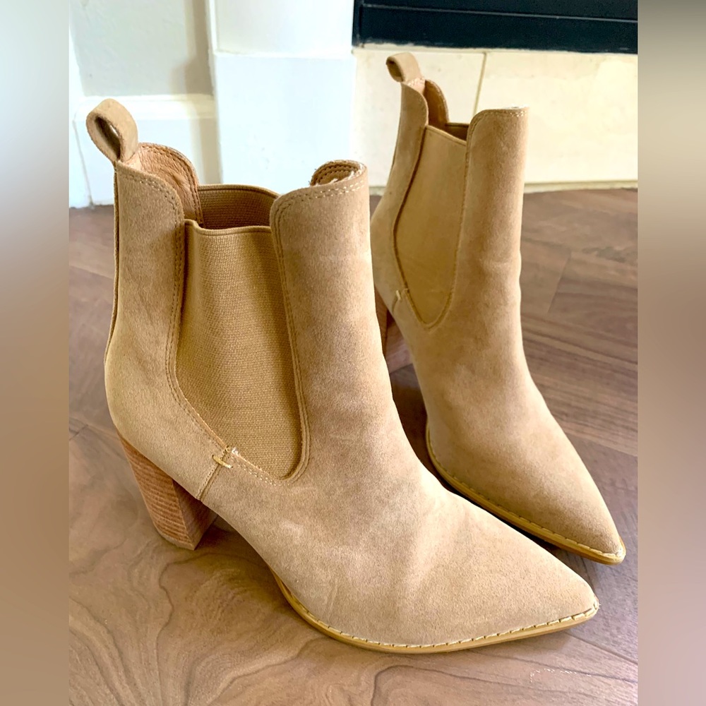 VICI. Suede booties. Beige. 7